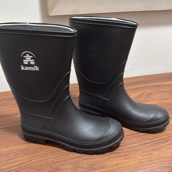 Kamik Kids NWOT Unisex Stomp Rainboots in Black. Size 5. - Picture 2 of 5